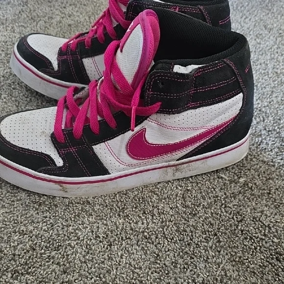 Nike Black and Pink Sneakers with Sporty Design - Picture 2 of 5